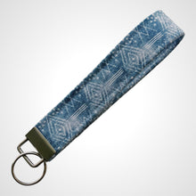 Load image into Gallery viewer, Icy Adventure Wristlet