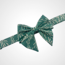 Load image into Gallery viewer, Forest Leaves Sailors Bow