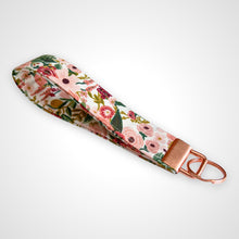 Load image into Gallery viewer, Cottage Garden Wristlet