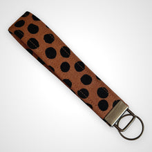 Load image into Gallery viewer, Cocoa Dot Wristlet