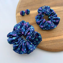 Load image into Gallery viewer, Simply Botanic Scrunchie
