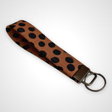 Load image into Gallery viewer, Cocoa Dot Wristlet
